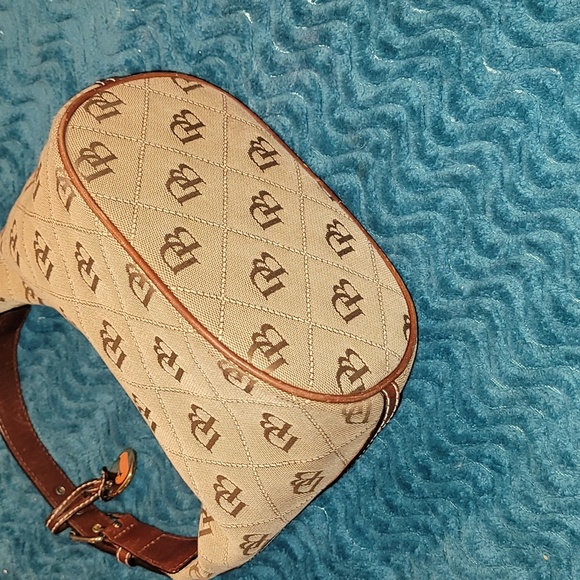 DOONEY & BOURKE CANVAS WITH LEATHER HANDBAG - Picture 2 of 9